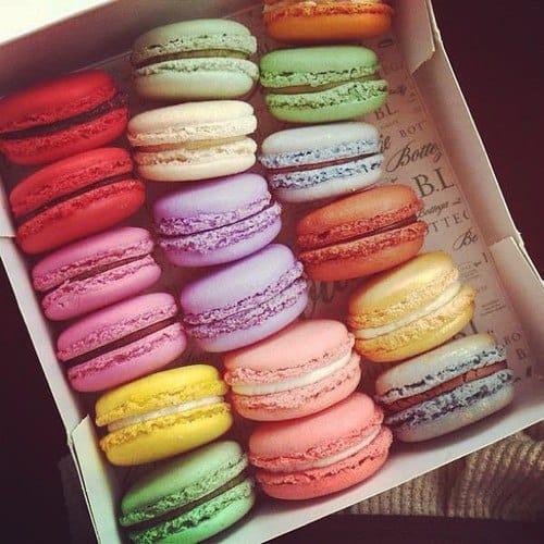 Макарон черничный / манго-маракуйя / ванильный / малиновый / кофе Амарето / шоколадный / фисташковый /