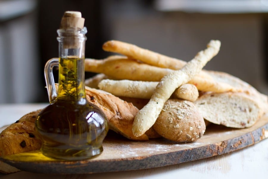 Свежевыпеченные хлеба/бородинский, ржаной, багет