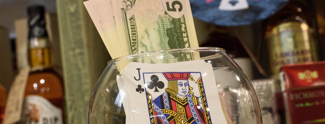 Встреча друзей в винотеке