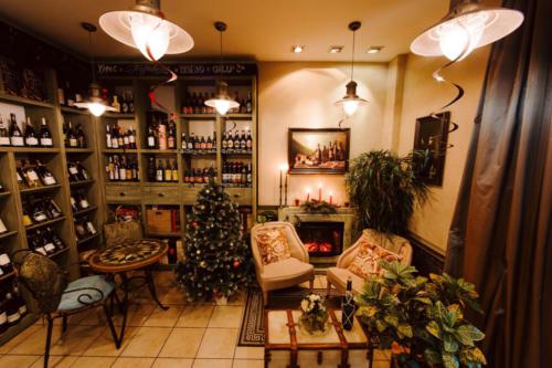 уютный зал в винотеке Classico