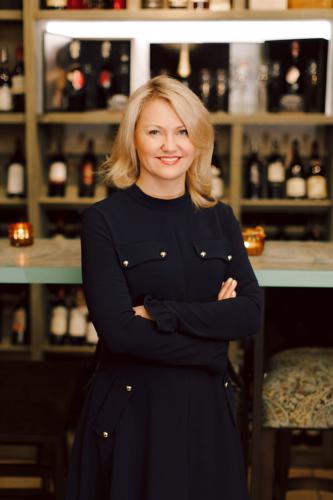 хозяйка винотеки Classico