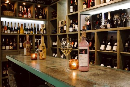 Обновленный интерьер винотеки