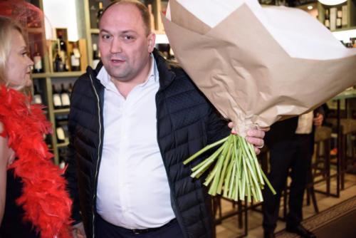 Встреча друзей в винотеке