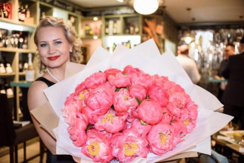 Встреча друзей в винотеке