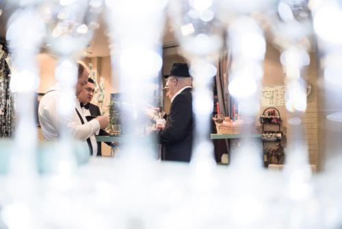 Встреча друзей в винотеке