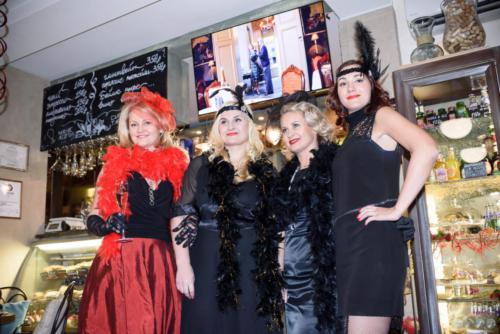 Встреча друзей в винотеке