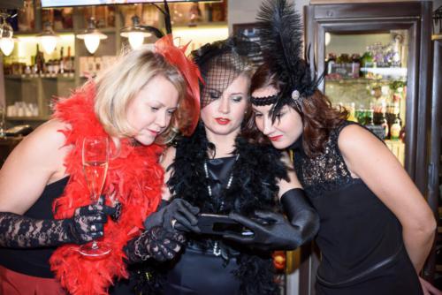 Встреча друзей в винотеке