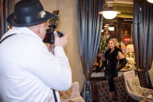 Встреча друзей в винотеке