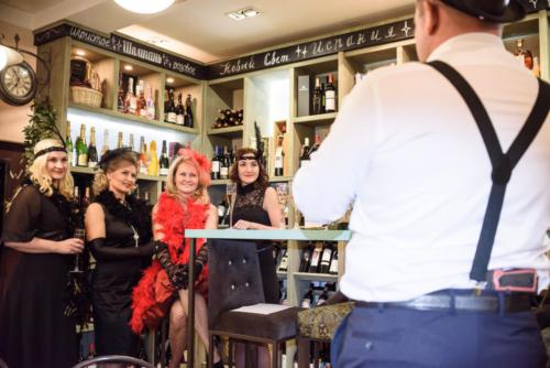 Встреча друзей в винотеке