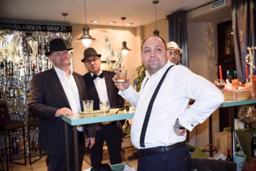 Встреча друзей в винотеке