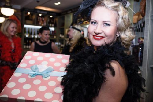 Встреча друзей в винотеке