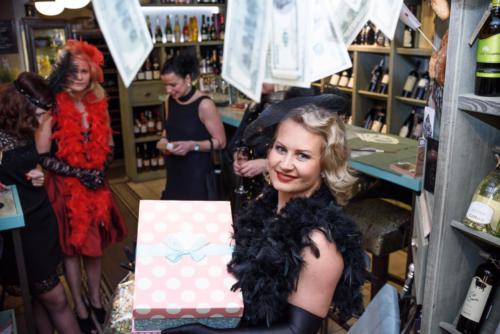 Встреча друзей в винотеке