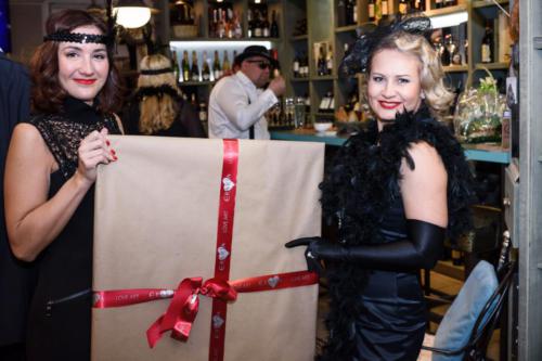 Встреча друзей в винотеке