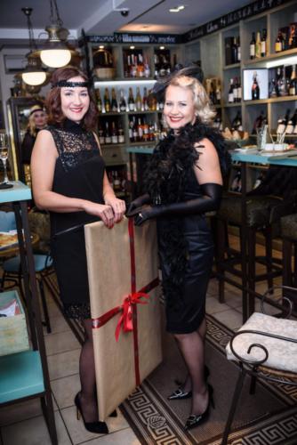 Встреча друзей в винотеке