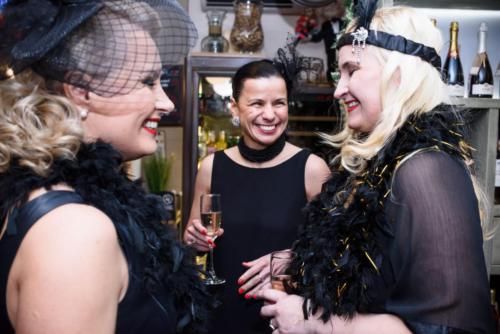 Встреча друзей в винотеке