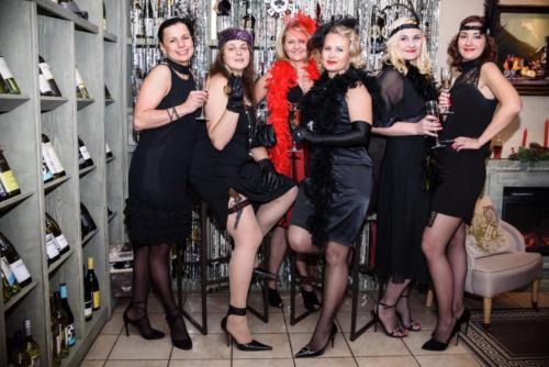 Встреча друзей в винотеке