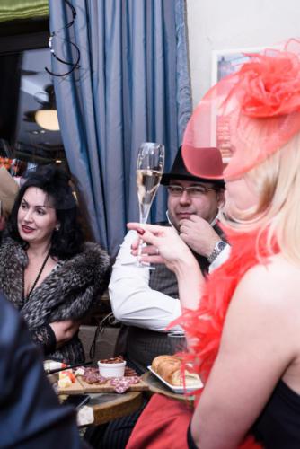 Встреча друзей в винотеке