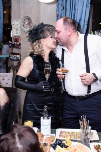 Встреча друзей в винотеке