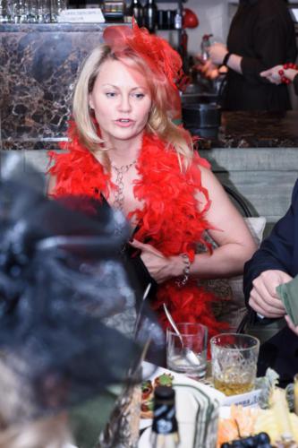 Встреча друзей в винотеке