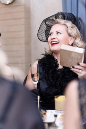 Встреча друзей в винотеке