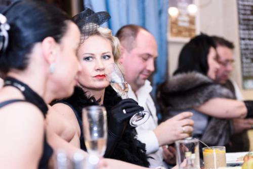 Встреча друзей в винотеке