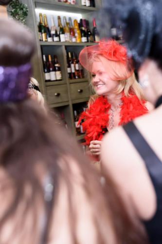 Встреча друзей в винотеке