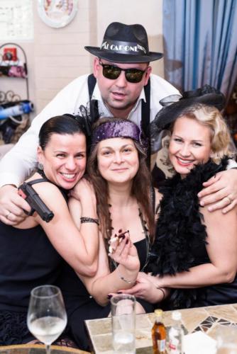 Встреча друзей в винотеке