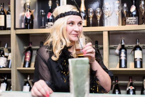 Встреча друзей в винотеке