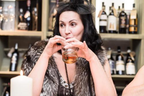 Встреча друзей в винотеке