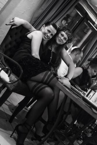 Встреча друзей в винотеке