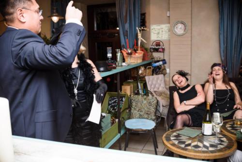 Встреча друзей в винотеке