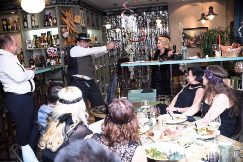 Встреча друзей в винотеке